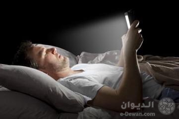 YouTube keeping you from sleeping bright light from smartphone screen 400px